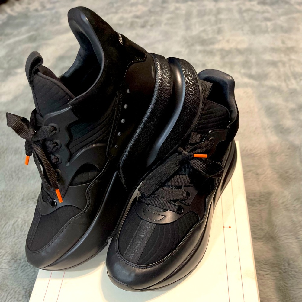 ALEXANDER McQUEEN 42 black sneakers